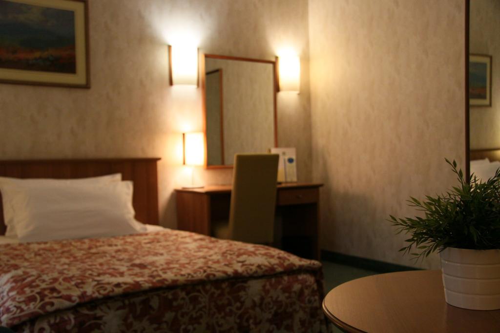 Hotel Karpos Skopje Bilik gambar