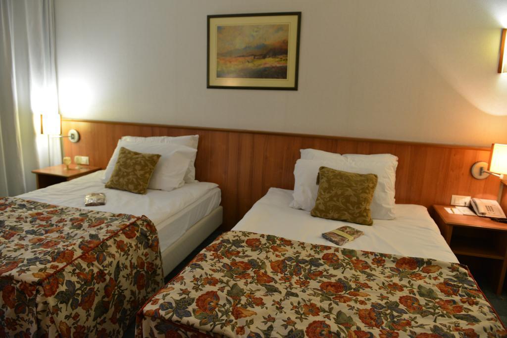 Hotel Karpos Skopje Luaran gambar