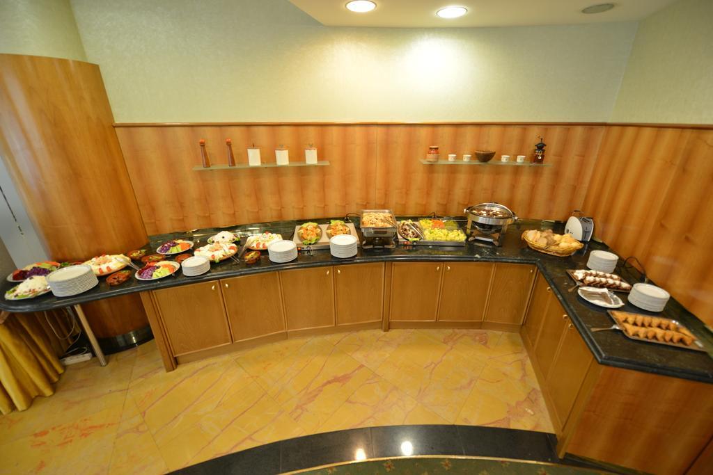 Hotel Karpos Skopje Luaran gambar