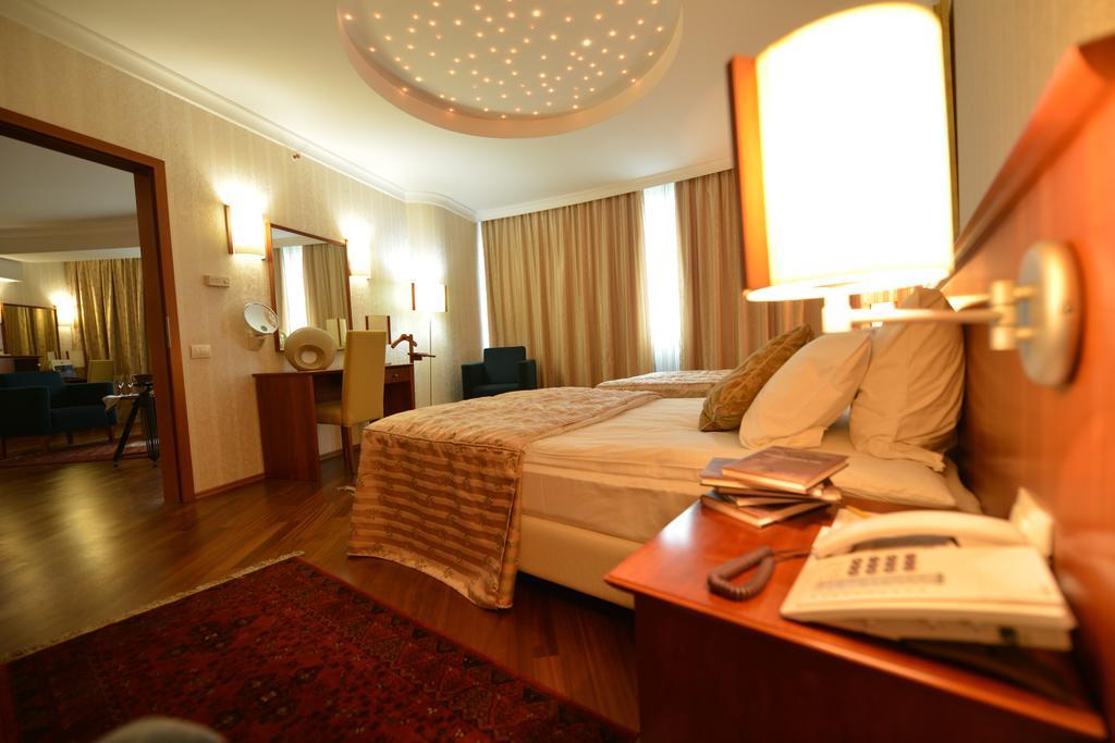 Hotel Karpos Skopje Luaran gambar